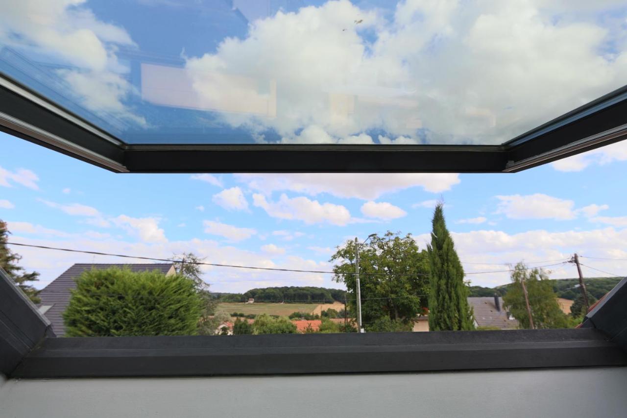 Maisonnette En Duplex Avec Terrasse Breux-Jouy Exterior foto